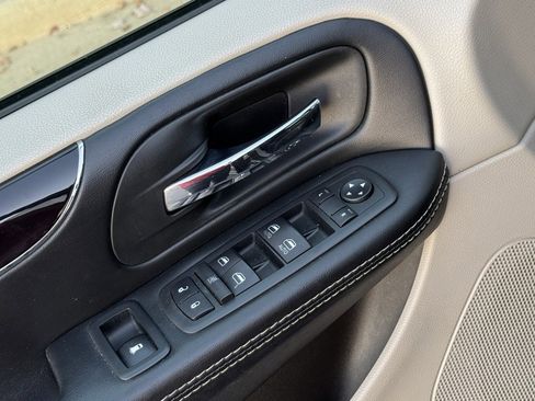 Used 2020 Dodge Grand Caravan SXT image 35