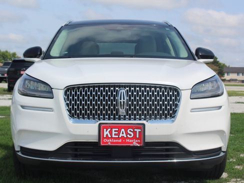 Used 2022 Lincoln Corsair AWD w/ Premium Package image 2