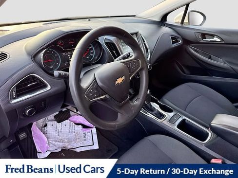 Used 2017 Chevrolet Cruze LT image 11