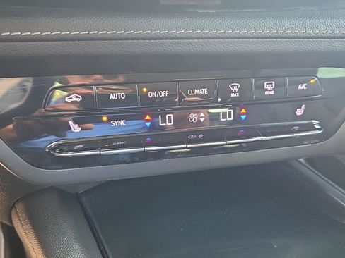 Used 2022 Buick Envision Preferred FWD image 15
