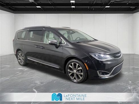 Used 2017 Chrysler Pacifica Limited w/ UConnect Theater Package image 7