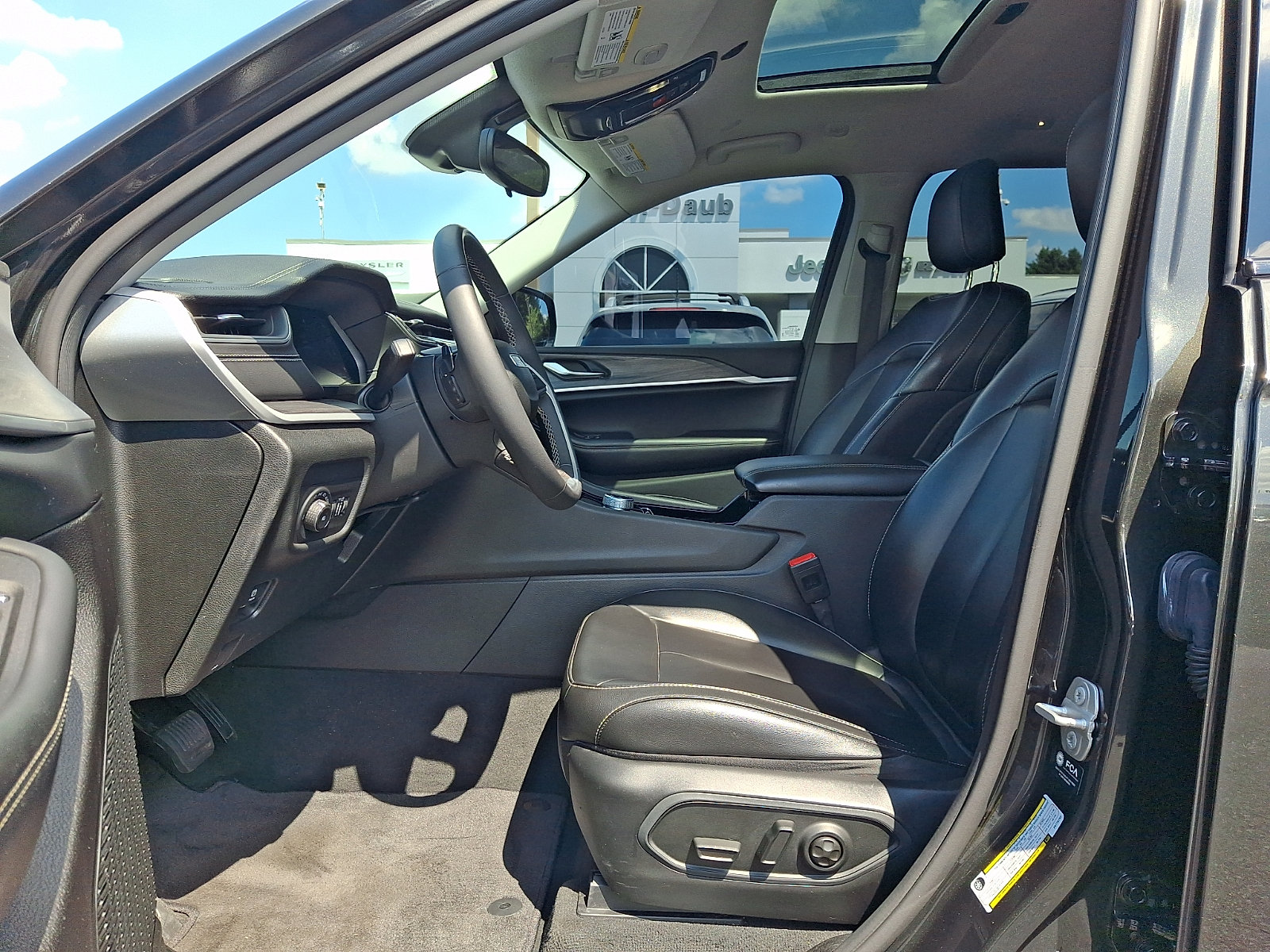 Used 2023 Jeep Grand Cherokee L Limited AWD/4WD image 14