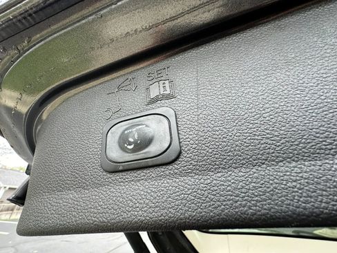 Used 2018 Ford Escape SEL image 19