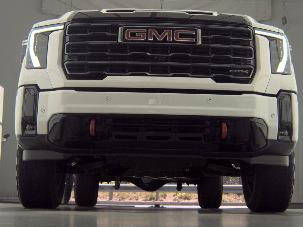 Used 2026 GMC Sierra 2500 AT4 AWD/4WD image 3