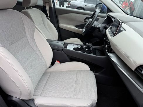 Used 2022 Nissan Rogue SV FWD image 11