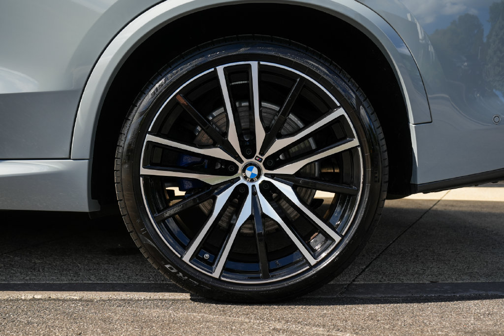 Used 2024 BMW X5 M60i AWD/4WD image 11
