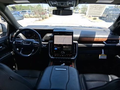 Used 2025 GMC Yukon Denali w/ Sun & Power Step Package AWD/4WD image 9