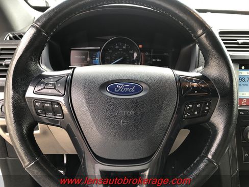 Used 2018 Ford Explorer XLT w/ Equipment Group 202A FWD image 13