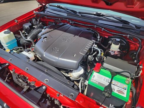 Used 2015 Toyota Tacoma PreRunner w/ TRD Sport Package RWD image 9