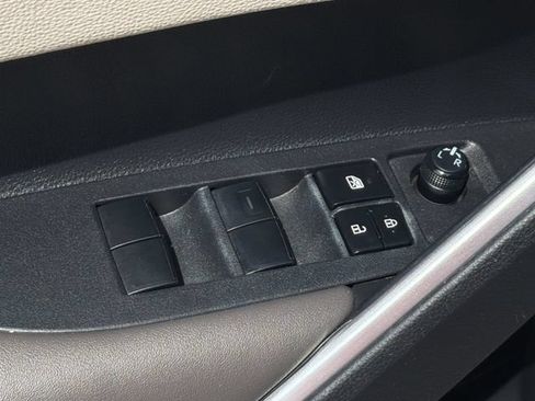 Used 2024 Toyota Corolla Cross XLE FWD image 13