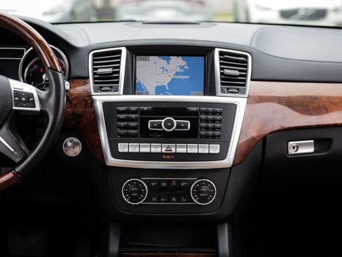 Used 2013 Mercedes-Benz GL 550 4MATIC image 28