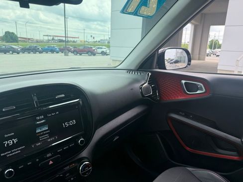Used 2021 Kia Soul Turbo FWD image 17