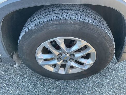 Used 2019 Chevrolet Traverse LT image 11