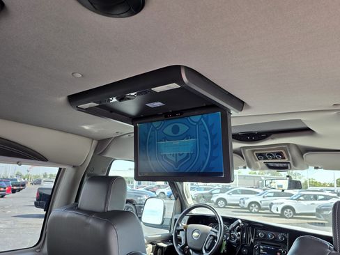 Used 2017 Chevrolet Express 2500 RWD image 32