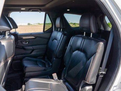 Used 2025 Honda Pilot TrailSport image 16