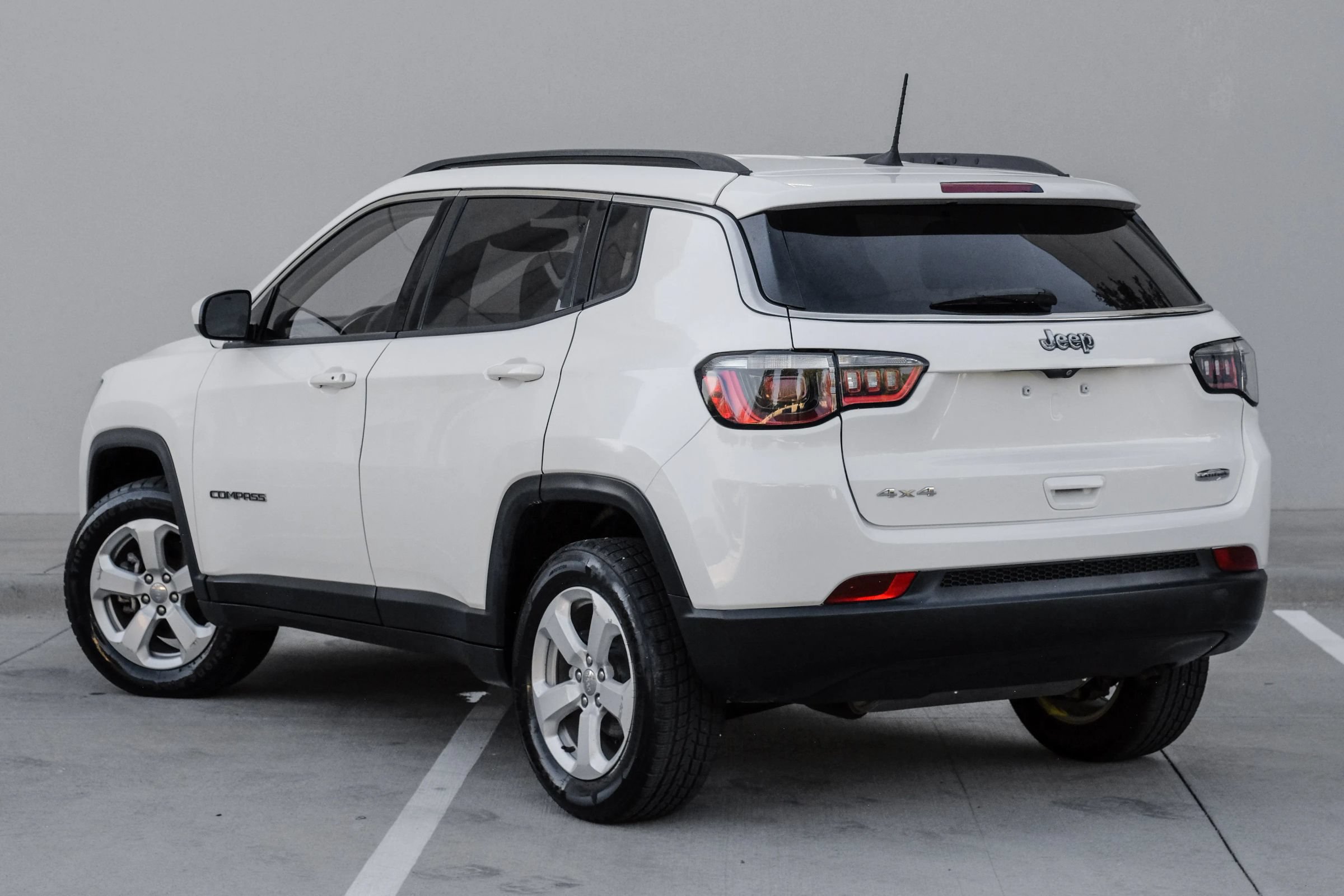 Used 2018 Jeep Compass Latitude w/ Popular Equipment Group AWD/4WD image 15