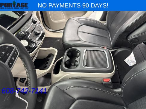 Used 2023 Chrysler Pacifica Touring-L FWD image 20