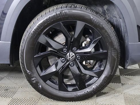 Used 2023 Volkswagen Taos SE w/ Panoramic Sunroof Package image 22