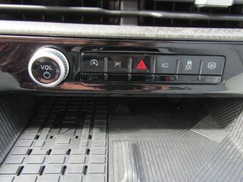 Used 2025 Ford Explorer Platinum w/ Ultimate Package image 16