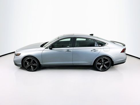 Used 2025 Honda Accord Sport image 4