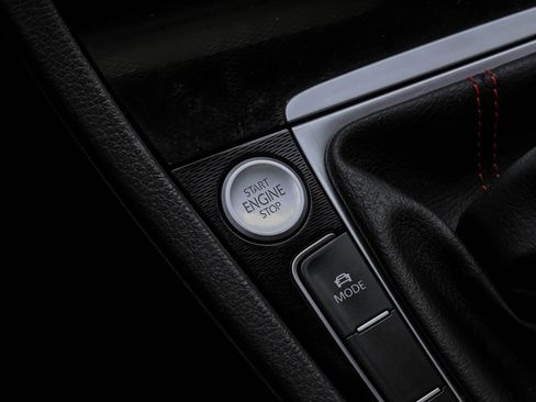 Used 2017 Volkswagen GTI SE image 22