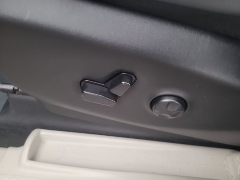 Used 2023 Chrysler Pacifica Touring-L FWD image 22