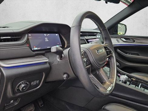 Used 2022 Jeep Grand Cherokee L Overland w/ Luxury Tech Group IV AWD/4WD image 9