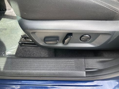 Used 2025 Nissan Rogue SV image 22