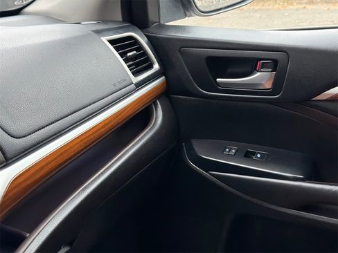 Used 2018 Toyota Highlander Limited image 34