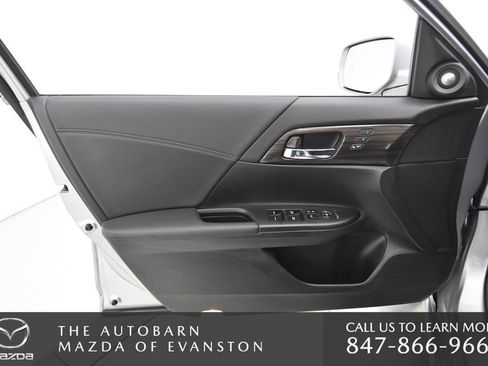 Used 2017 Honda Accord Touring image 32