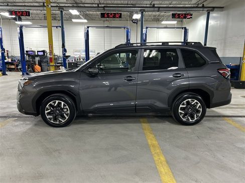 Certified 2025 Subaru Forester Premium image 5
