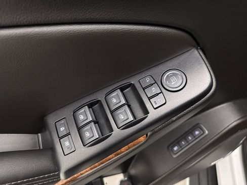 Used 2018 Chevrolet Tahoe Premier image 35