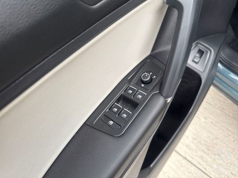 Used 2020 Volkswagen Tiguan SEL image 11