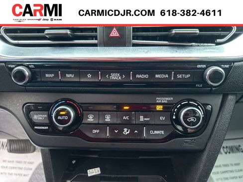 Used 2022 Kia Niro EX Premium w/ Cold Weather Package image 26