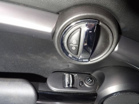 Used 2022 MINI Cooper 2-Door Hardtop image 7