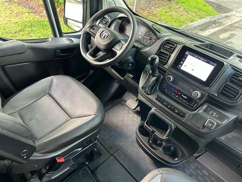 Used 2025 RAM ProMaster 2500 w/ Convenience Group FWD image 11