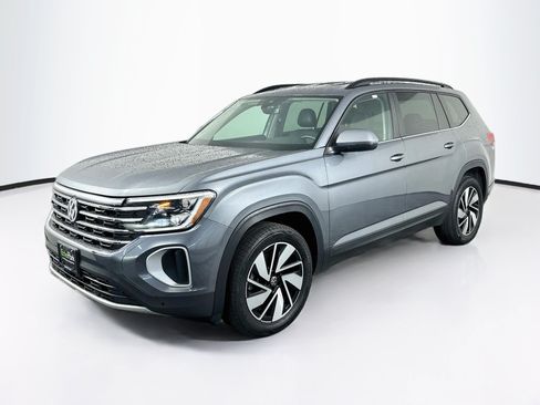 Used 2025 Volkswagen Atlas SE AWD/4WD image 3