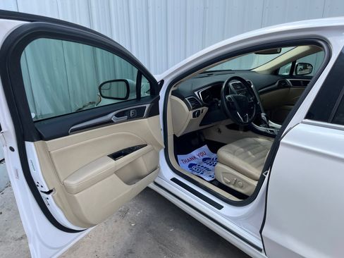Used 2014 Ford Fusion SE w/ Equipment Group 202A FWD image 10