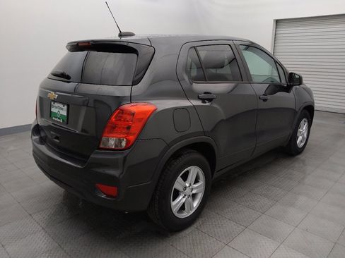 Used 2019 Chevrolet Trax LS w/ Tint and Cruise Package FWD image 9