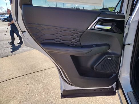 New 2026 Mitsubishi Outlander SEL AWD/4WD image 33
