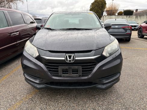 Used 2017 Honda HR-V LX image 2