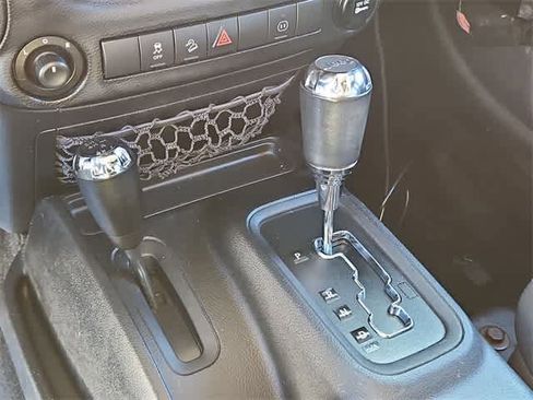 Used 2012 Jeep Wrangler Unlimited Sahara image 31