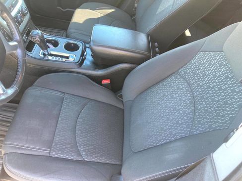 Used 2014 GMC Acadia SLE image 13