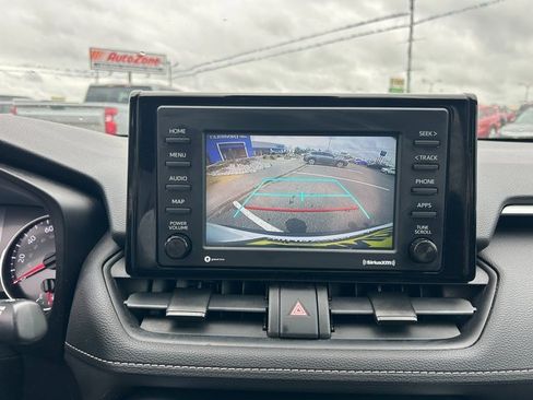 Used 2021 Toyota RAV4 LE image 19