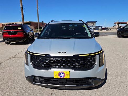 Used 2025 Kia Carnival SX w/ SX Dark Edition Package image 8