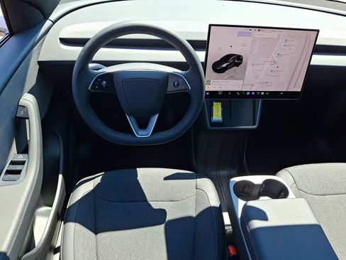 Used 2026 Tesla Model Y AWD image 11