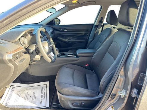 Used 2024 Nissan Altima 2.5 SV FWD image 11