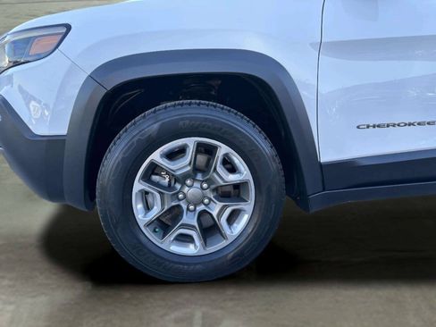 Used 2019 Jeep Cherokee Trailhawk w/ Cold Weather Group AWD/4WD image 39