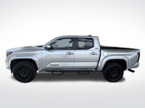 Used 2026 Toyota Tacoma SR5 AWD/4WD image 3