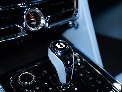 Used 2024 Bentley Flying Spur V8 AWD/4WD image 38